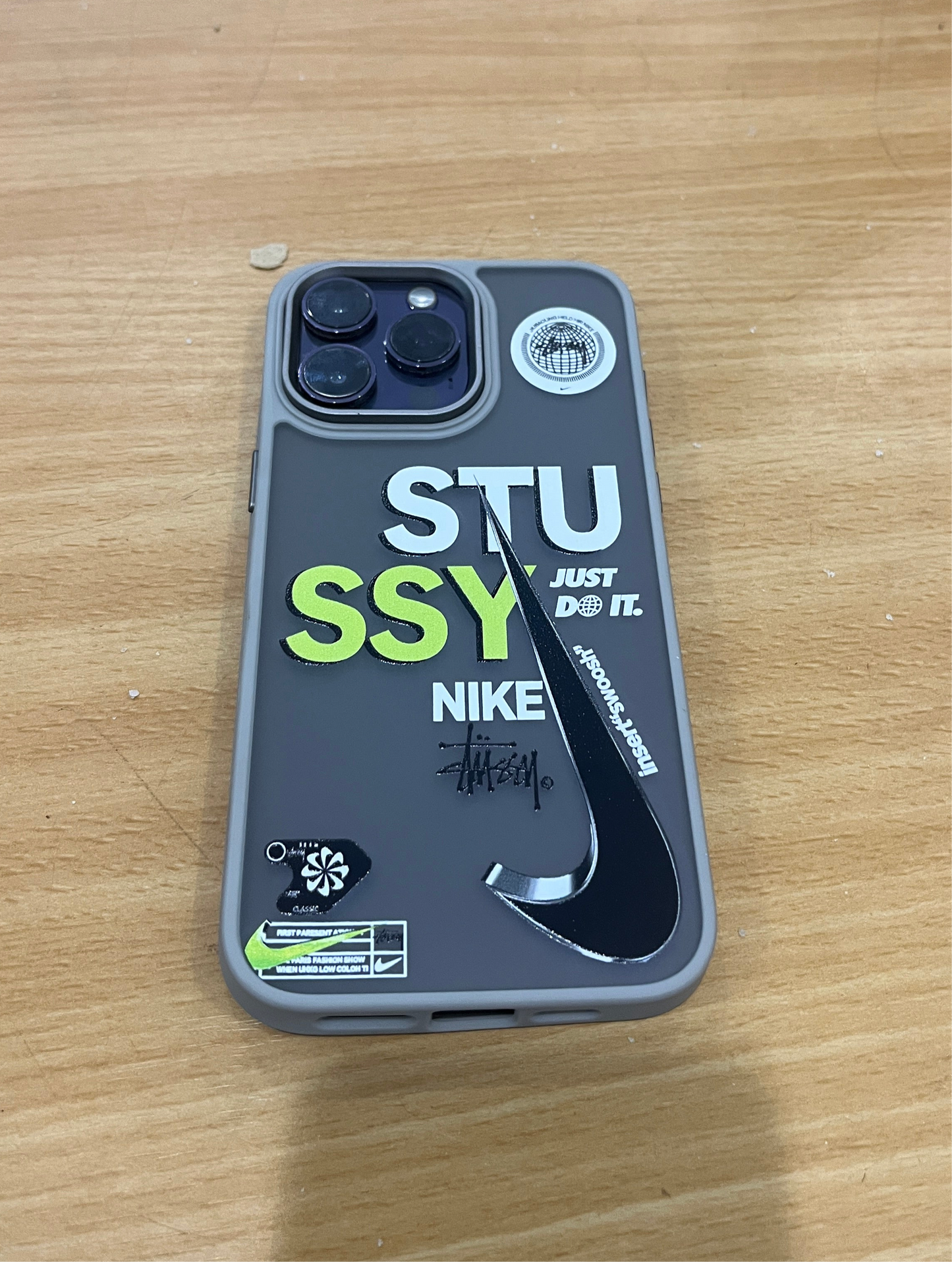 Case Nike STU T
