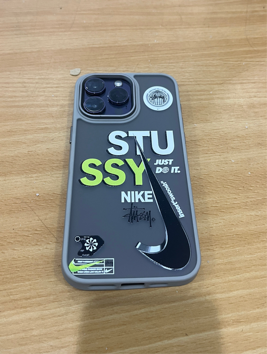Case Nike STU T
